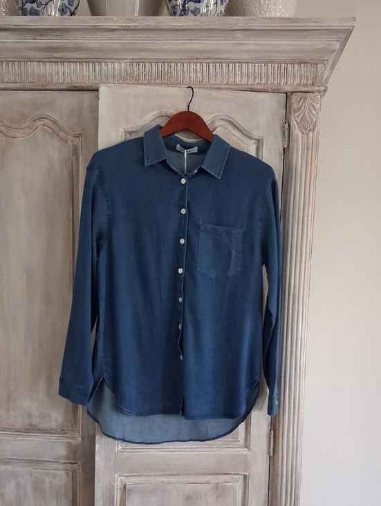 Fantaslook Tops - Relaxed Washed Denim Button-Down Shirt - Blue